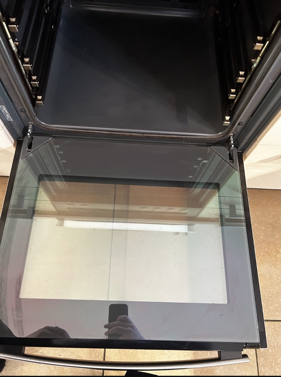 Gereinigter Backofen aus einem realen Auftrag