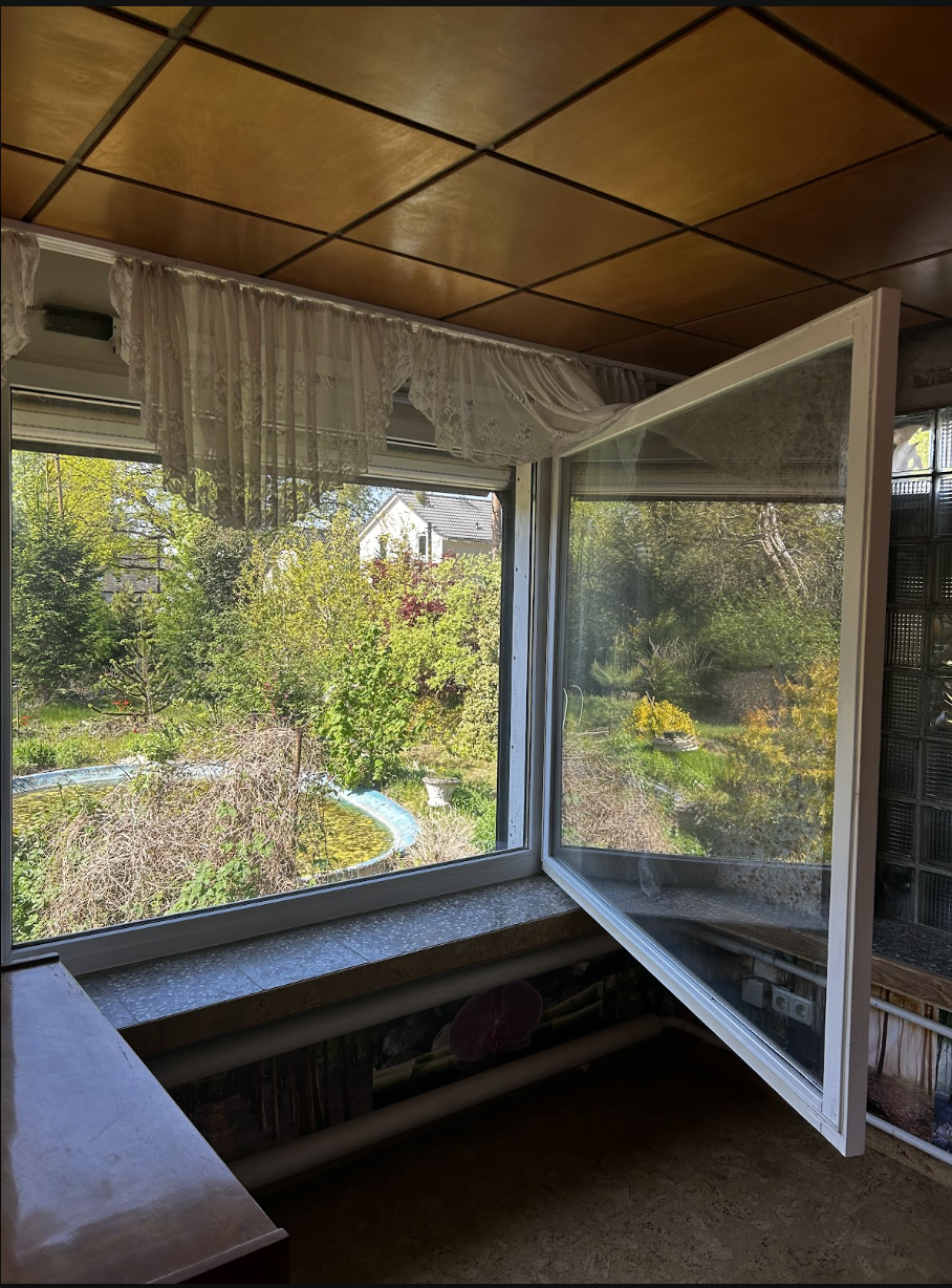 Fensterreinigung in einem Privathaushalt