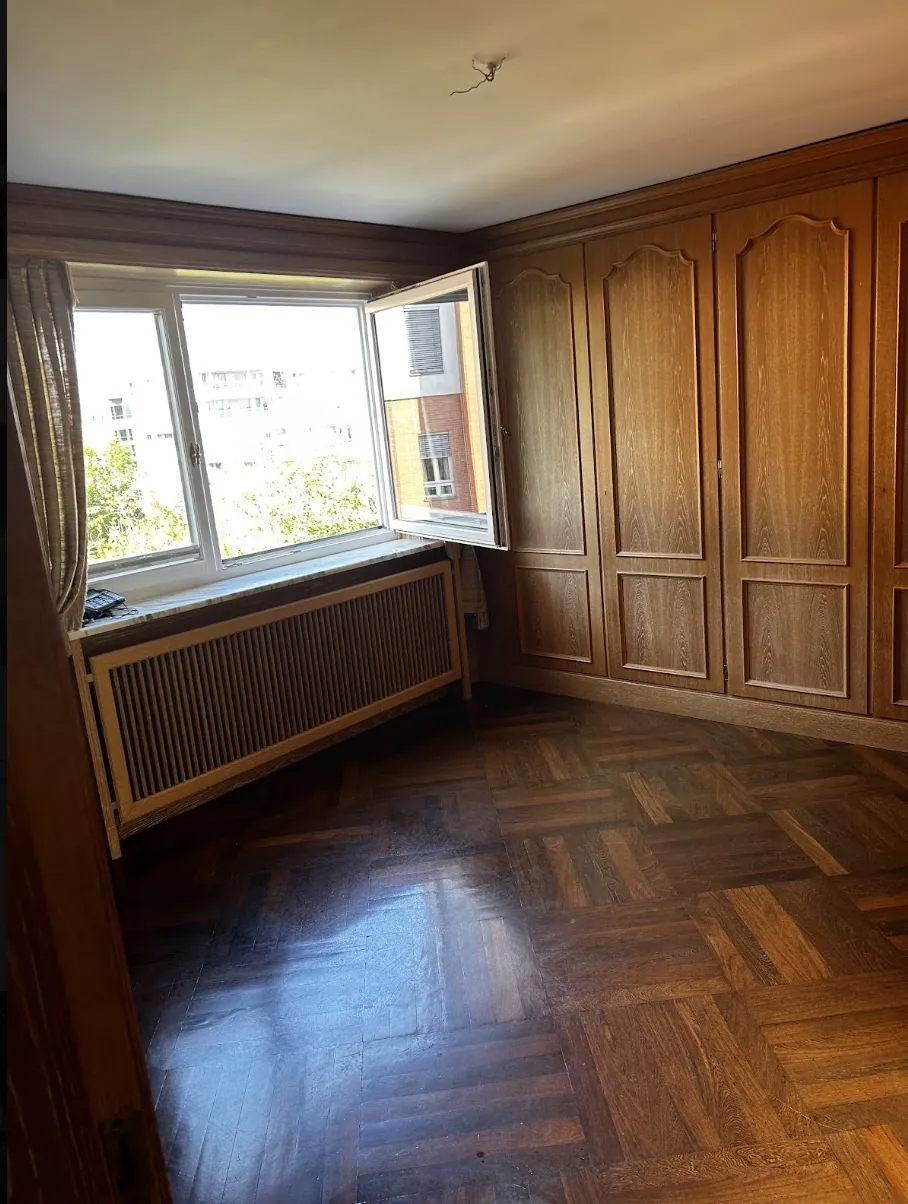 Gereinigter Wohnraum mit Holzboden
